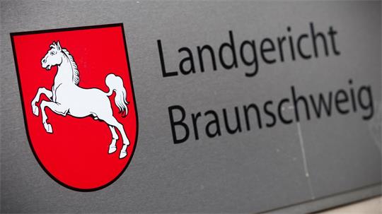 Vier Angeklagte stehen von Ende Oktober an vor dem Landgericht Braunschweig, weil sie eine junge Frau gefoltert haben sollen. (Archivbild)