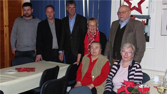 Vier Generationen der Familie Zein feiern ein Fest.
