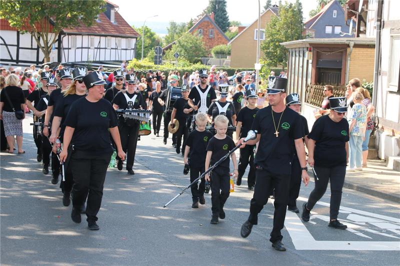 Vier Musik- und Fanfarenzüge  sorgten für Stimmung im Umzug. 