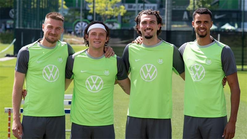VfL Wolfsburg kämpft um den Aufstieg - und ein anderes Image Vier Neue für den Wolfsburger Aufstieg: Hauke Wahl (l-r), Fabian Reese, Fraser Hornby und Robert Glatzel. (l-r) (Archivbild)