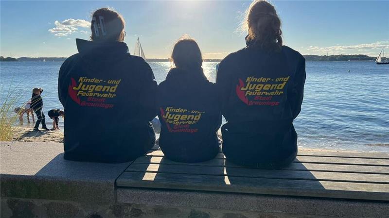 Freundschaft auf die gesamte Stadtfeuerwehr übertragen Vier Tage lang genießen die Jugendfeuerwehrleute aus Braunlage, St. Andreasberg und Hohegeiß den Aufenthalt am Meer.
