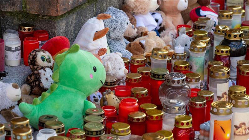 Kein Verdächtiger im Fall Fabian: Druck auf Ermittler wächst Vier Tage nach dem Verschwinden von Fabian wurde seine Leiche in der Nähe von Güstrow an einem Tümpel gefunden. Sie wies laut Staatsanwaltschaft Spuren von Gewalt auf.