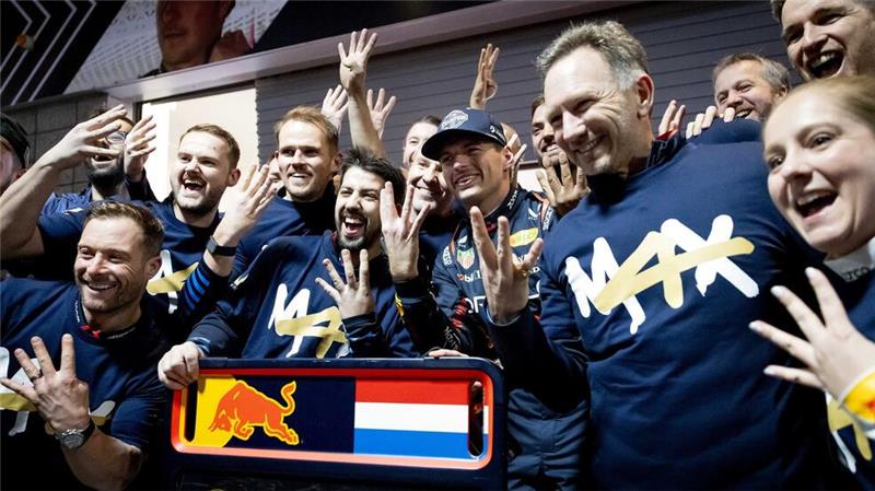 Vier mit Bier: Verstappens WM-Party in der Nacht von Vegas Vier gewinnt - Max Verstappen zählt nun zu den erfolgreichsten Piloten.