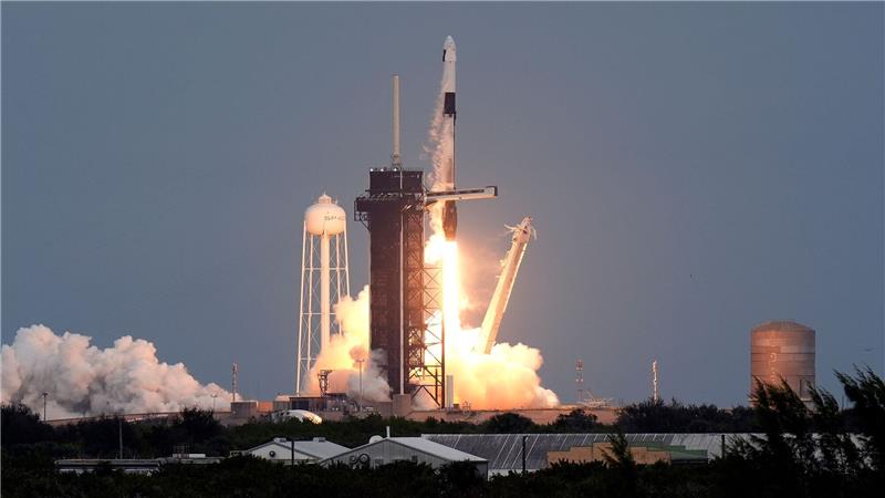 Vier private Astronauten machen einen Ausflug zur Internationalen Raumstation.