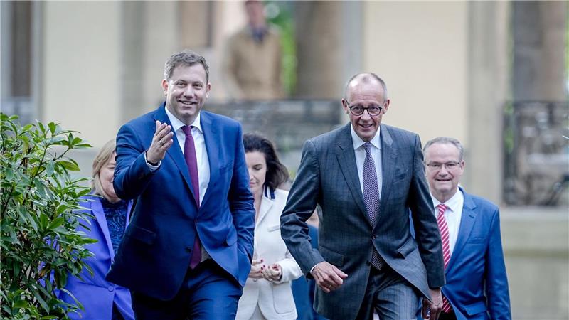 Bilder des Tages Villa Borsig, Berlin: CDU, CSU und SPD starten Kabinettsklausur mit Merz und Klingbeil.