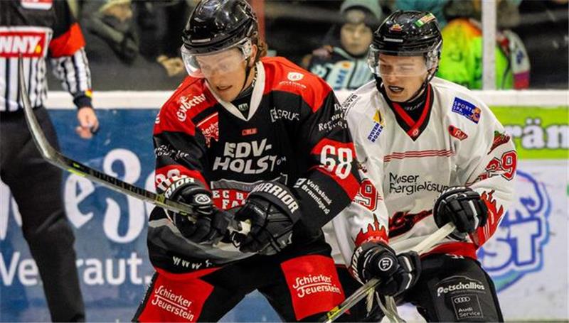Ville Sivonen (l.) will nach seiner im Spiel gegen die Crocodiles Hamburg erlittenen Verletzung am Wochenende wieder bei den Harzer Falken mitmischen. Foto: Drechsler