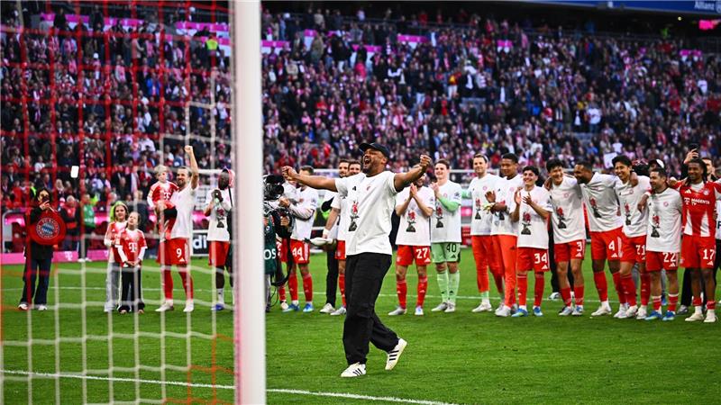 Vincent Kompany geht nach der gewonnenen Meisterschaft aus sich heraus.