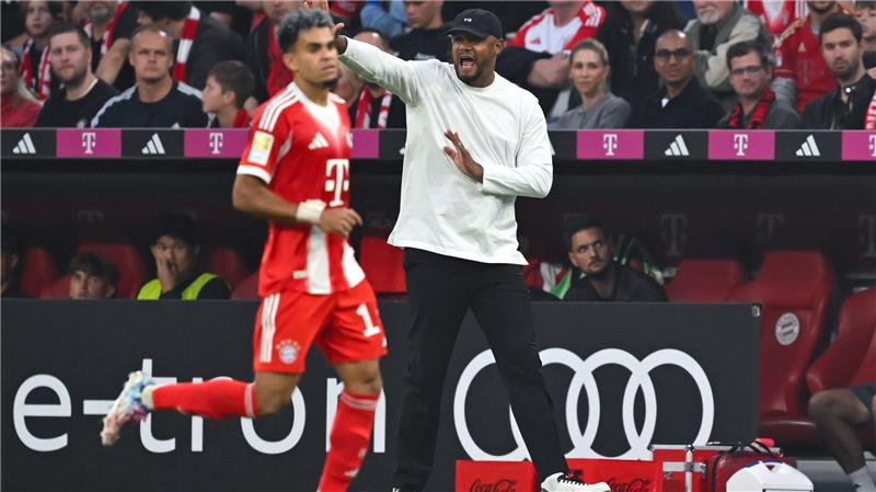 Vincent Kompany (r) gönnt dem gesperrten Luis Díaz einen Kurzurlaub.