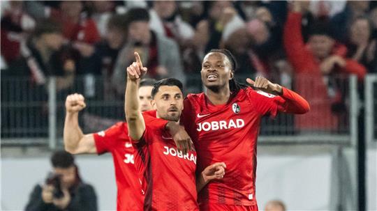 Vincenzo Grifo (M) ist nun Freiburgs Rekordtorschütze.