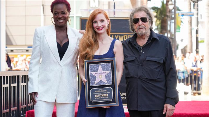 Viola Davis und Al Pacino zollen Jessica Chastain Tribut. 
