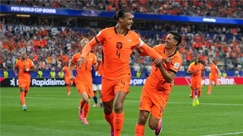 Oranje spürt Druck: Enttäuschter van Dijk fordert zwei Siege Virgil van Dijk glänzte auch als Torschütze.