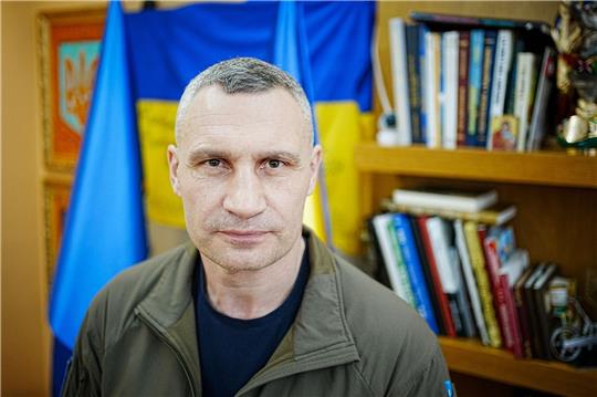 Vitali Klitschko, Bürgermeister von Kiew, nach einem Interview mit Journalisten der Deutschen Presse-Agentur in seinem Büro im Rataus der ukrainischen Hauptstadt.