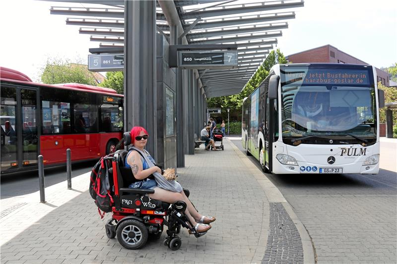 Goslarer Busfahrer will Rollstuhlfahrerin nicht mitnehmen Viviana Lombardi ist Rollstuhlfahrerin und hat das Recht, im Bus mitgenommen zu werden. Trotzdem gibt es manchmal Stress. Foto: Hartmann