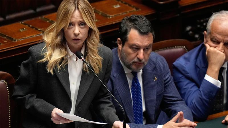 Vize-Regierungschef Matteo Salvini - hier rechts neben Ministerpräsidentin Giorgia Meloni - findet markige Worte. (Archivbild)