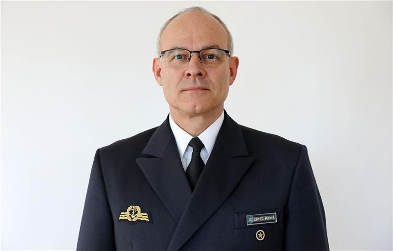 Vizeadmiral und Inspekteur der Marine Jan Christian Kaack steht im Marinekommando.