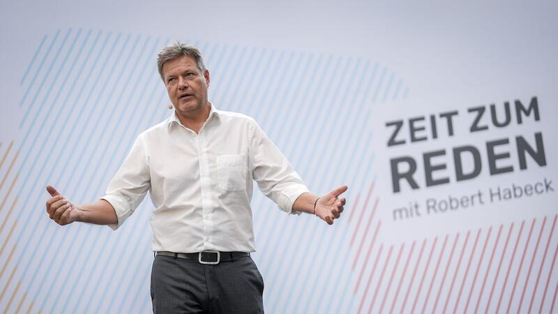 Angriff statt Defensive: Grüne schalten in Wahlkampf-Modus Vizekanzler Habeck spart nicht mehr mit deutlicher Kritik an der FDP. (Archivbild)