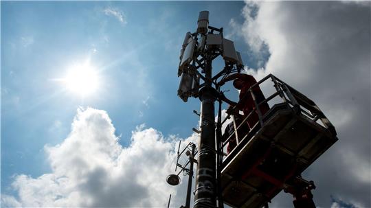 Vodafone Deutschland wird das veraltete Mobilfunknetz GSM (2G) zwei Jahre früher als geplant abschalten. (Archivfoto)