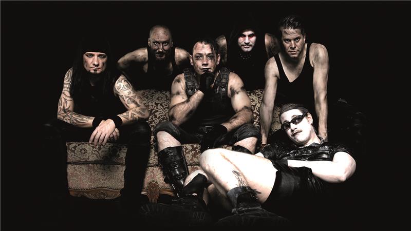 Völkerball machen am Freitag den Auftakt mit ihrer Rammstein-Tribute-Show.