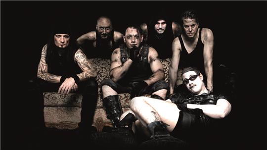 Völkerball machen am Freitag den Auftakt mit ihrer Rammstein-Tribute-Show.