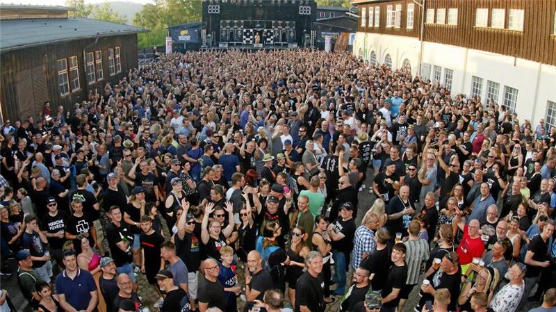 Völkerball spielt beim Goslarer Pfalz-Open-Air 2025 Völkerball sorgt bei zwei Miner‘s-Rock-Open-Airs für eine volle Hütte.