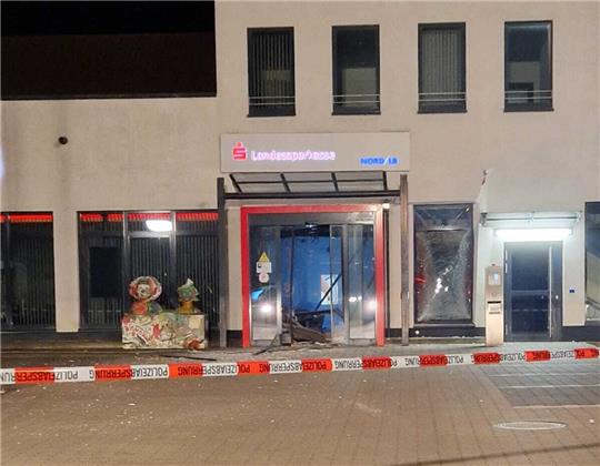 Völlige Zerstörung: Die Landessparkasse nach der schweren Detonation. Foto: Privat