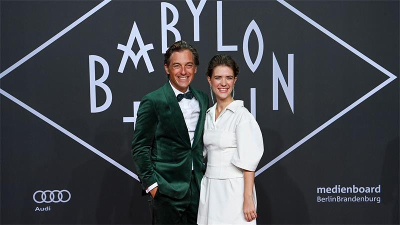 Volker Bruch und Liv Lisa Fries spielen die „Babylon Berlin“-Hauptrollen. (Archivbild von 2022)
