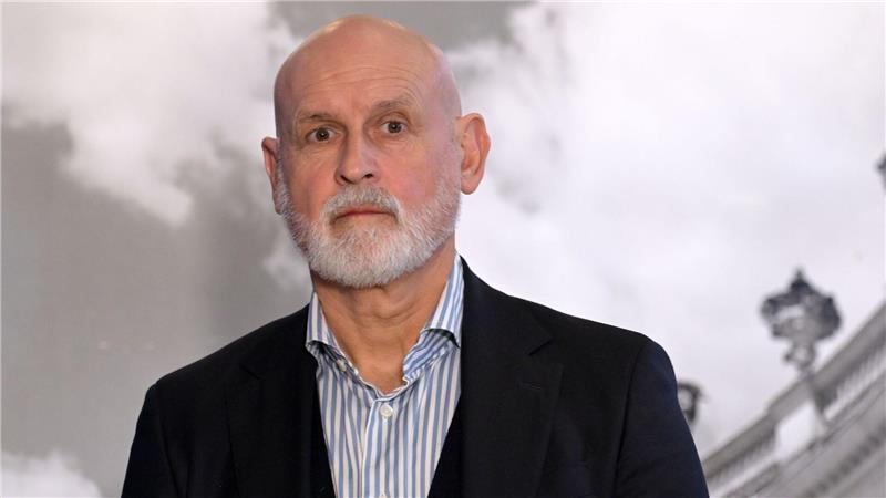 Volker Geyer vom dbb Beamtenbund setzt eine Spitze gegen Bayern.