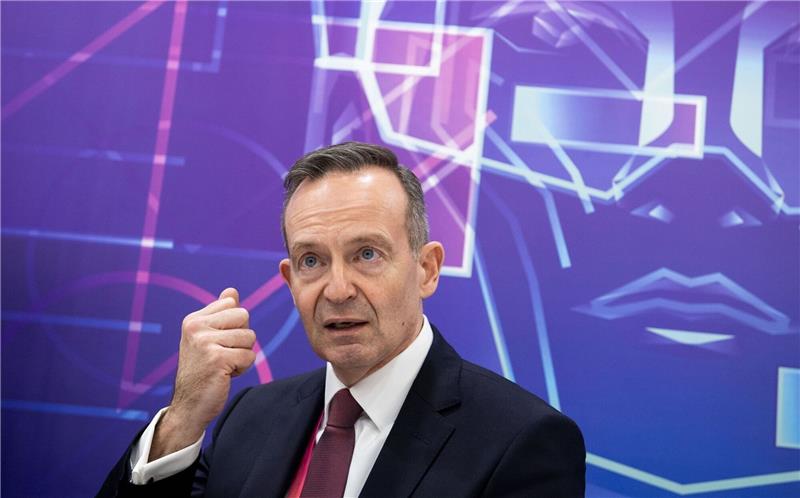 Digitalminister Wissing warnt vor überzogener KI-Regulierung Volker Wissing (FDP), Bundesminister für Verkehr und Digitales, sagt zur KI-Regulierung: «Wir sollten dabei nicht prohibitiv denken»