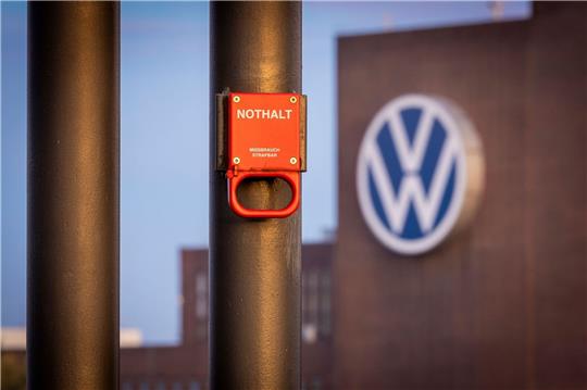 Volkswagen hat nach eigenen Angaben die IT-Störung behoben, die die Produktion in mehreren Werken seit gestern lahmgelegt hatte.