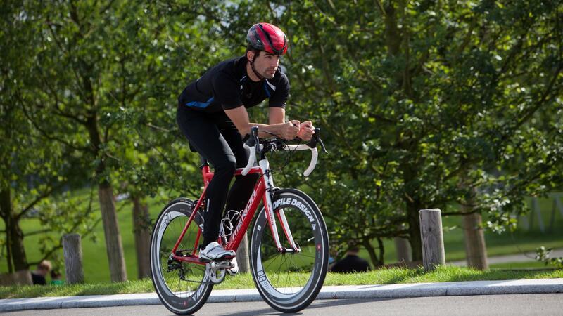 Wie Sie mit Radtraining die Fitness steigern Voll fit: Fahrradfahren trainiert viele, verschiedene Muskeln.