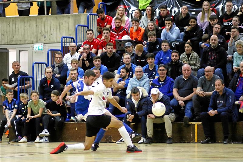 Hallenfußball: Der Turnier-Kalender ist wieder prall gefüllt Volle Ränge und Action auf dem Parkett: Die Nordharzer Hallenfußballsaison soll wieder jede Menge Abwechslung in die Winterpause bringen. Foto: Epping