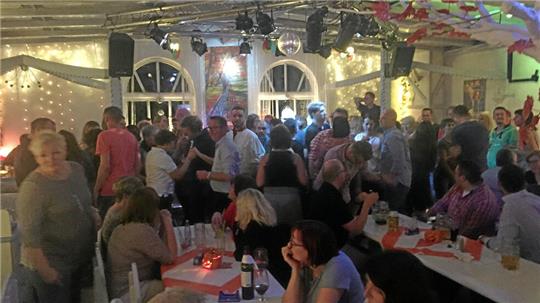 Volle Tanzfläche, tolle Stimmung: So soll es auch weiter in der Tenne zugehen.