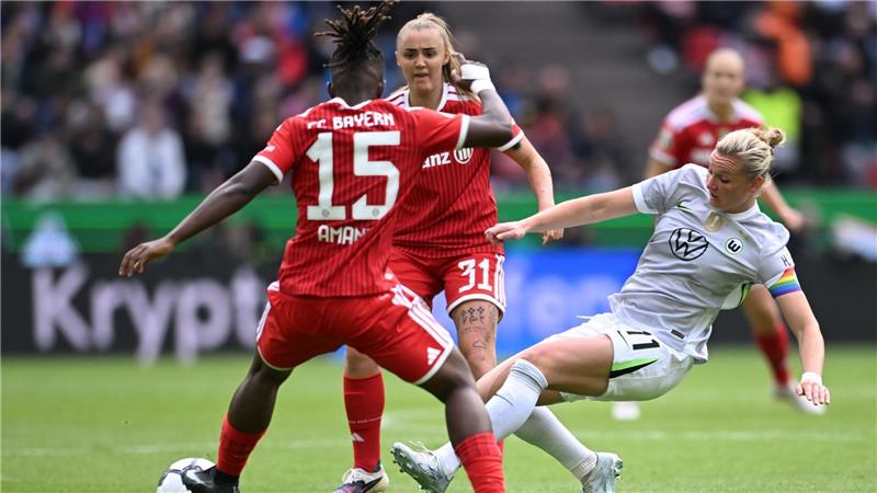 Voller Einsatz: Alexandra Popp (r).