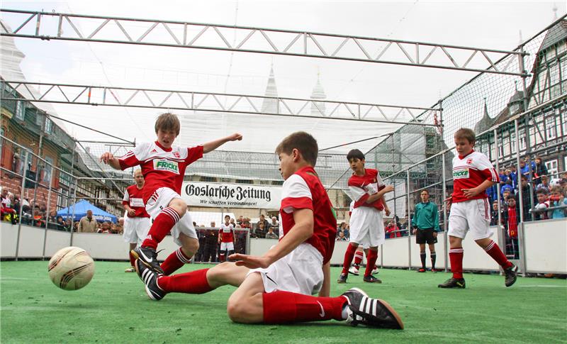 Voller Einsatz: Die jungen Dänen und Portugiesen bieten den Zuschauern rasante Szenen. Archivfoto: Epping