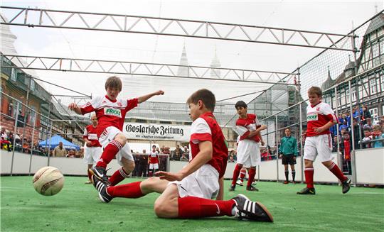 Voller Einsatz: Die jungen Dänen und Portugiesen bieten den Zuschauern rasante Szenen. Archivfoto: Epping
