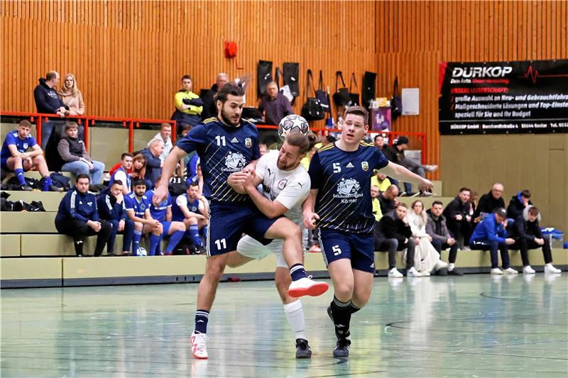 SG Bredelem/Astfeld gewinnt eigenes Turnier Voller Einsatz, aber faire Spiele. So wie dieses zwischen der SG Bredelem/Astfeld (weiße Trikots) und Wolfshagen. Foto: Epping