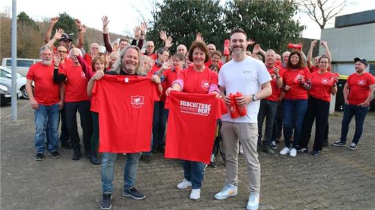 Voller Freude stehen die Helfer und Unterstützer parat.