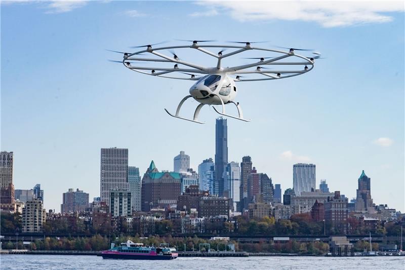 Flugtaxi-Firma Volocopter: Grünes Licht für Serienproduktion Volocopter stellt neuartige Fluggeräte mit einem markanten Ring für die Rotoren auf dem Dach her.