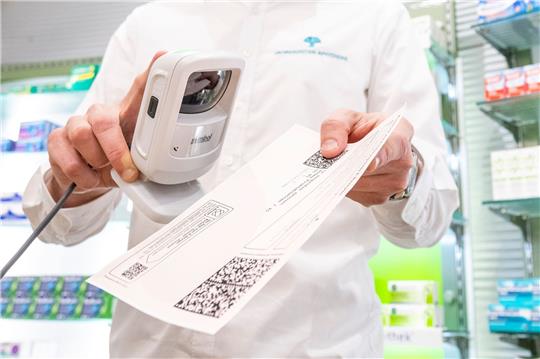 Vom 1. Januar 2024 an soll es für Ärztinnen und Ärzte verpflichtend sein, Verschreibungen elektronisch auszustellen.
