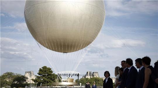 Vom 21. Juni an steigt der Olympia-Ballon in Paris wieder in den Abendhimmel.