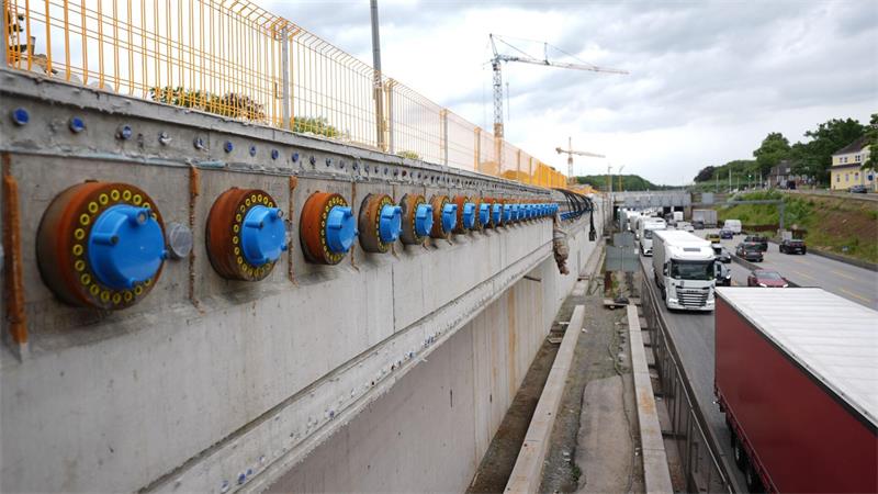 A1 Richtung Bremen wird gesperrt - Stau bei Hamburg erwartet Vom 25. bis 28. September wird die A7 in Hamburg voll gesperrt, um den Bau des Lärmschutztunnels Altona voranzutreiben. (Archivbild)