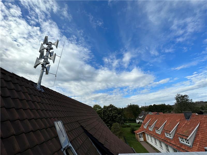 In Braunlage wechseln die Sirenen auf städtische Häuser Vom Dach der Wurmbergschule aus ist die Sirene Richtung Arnikagrund, Birkenweg bis zur Straße Unter den Buchen zu hören. Foto: Eggers