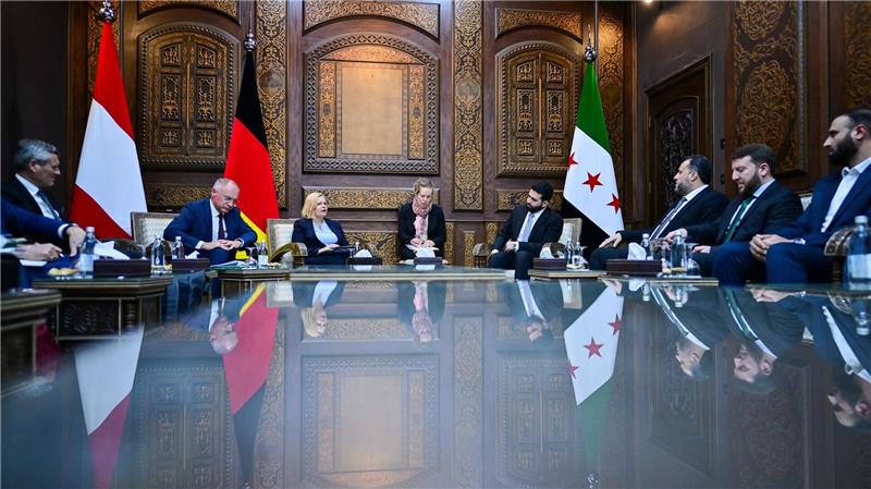 Faeser holt geplatzten Kurzbesuch in Syrien nach Vom Flughafen fährt die geschäftsführende Bundesinnenministerin, Nancy Faeser (SPD), direkt zum Innenministerium.