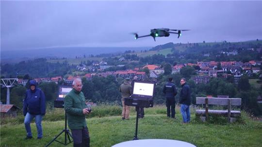Vom Matthias-Schmidt-Berg startet die Drohne ihren Rundflug, um die Wildschweine in und um St. Andreasberg zu zählen.