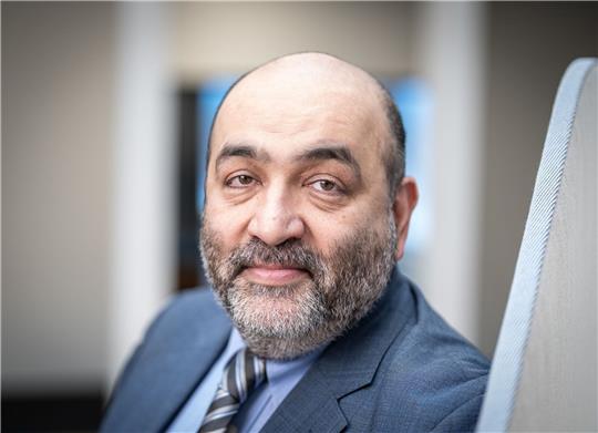 Vom Treffen des Kanzlers mit Selenskyj erwarte Omid Nouripour ein klares Bekenntnis, dass der Westen weiterhin fest an der Seite der Ukraine steht.