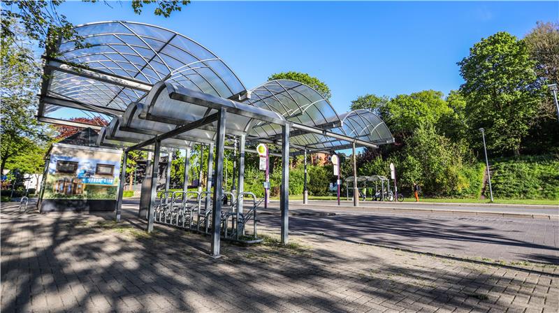Vom ZOB am Alten Bahnhof fahren Busse etwa nach Osterode und Goslar.