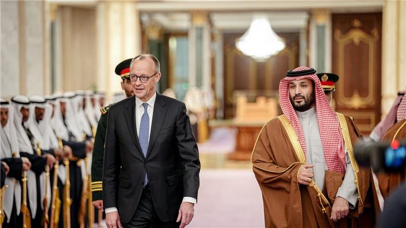 Vom geächteten Herrscher zum begehrten Partner: Merz und der saudische Kronprinz.