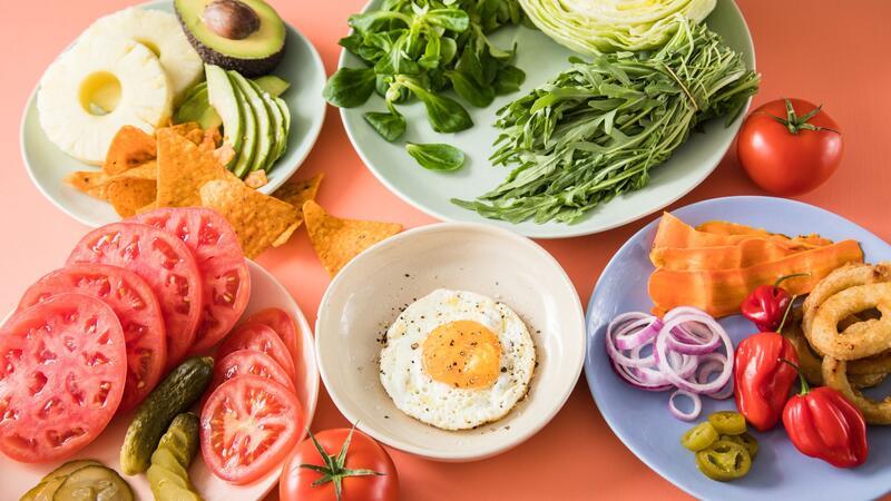 Fleisch oder pflanzlich? Was für Veggie-Burger spricht Von Avocado bis Zwiebel: Auch Vegetarier haben beim Burgerbelag viel Auswahl.