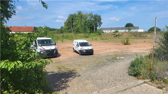 Von Bautätigkeit ist auf der Fläche am Fliegerhorst noch nichts zu erkennen. Dort soll laut Investor „eine Wohnanlage für Best-Ager“ entstehen.