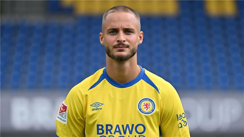 Braunschweigs Rittmüller zu 1860 München Von Braunschweig zu 1860 München: Fußball-Profi Marvin Rittmüller.